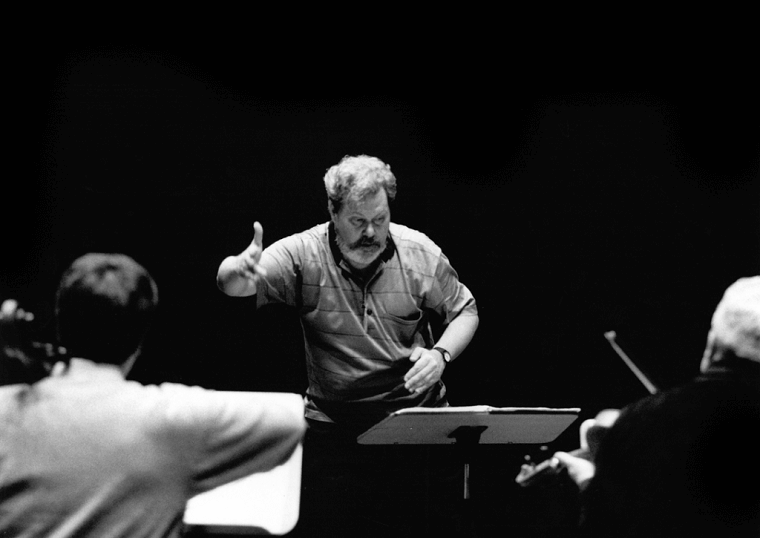 Dirigent des Orchesters GMCL